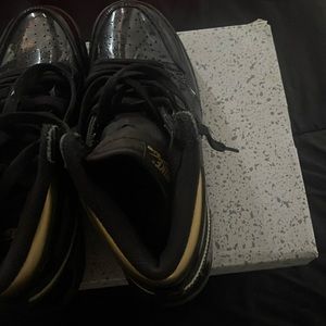 Jordan 1 retro high black metallic gold (2020)